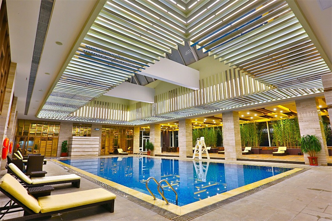 aaaed4566969c28f0d5bea82962c59c6.jpg 酒店泳池.jpg